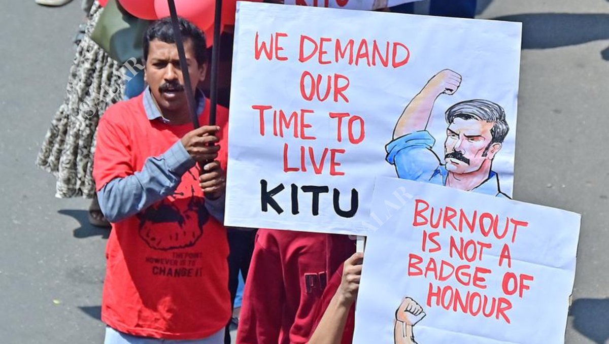 EnglishSalar's tweet image. #InternationalWorkersDay saw workers in Bengaluru march demanding labour rights &amp;amp; protest against the four labour codes while demanding higher wages.

#Bengaluru #labourday #May1 #LabourWelfare #labourlaws