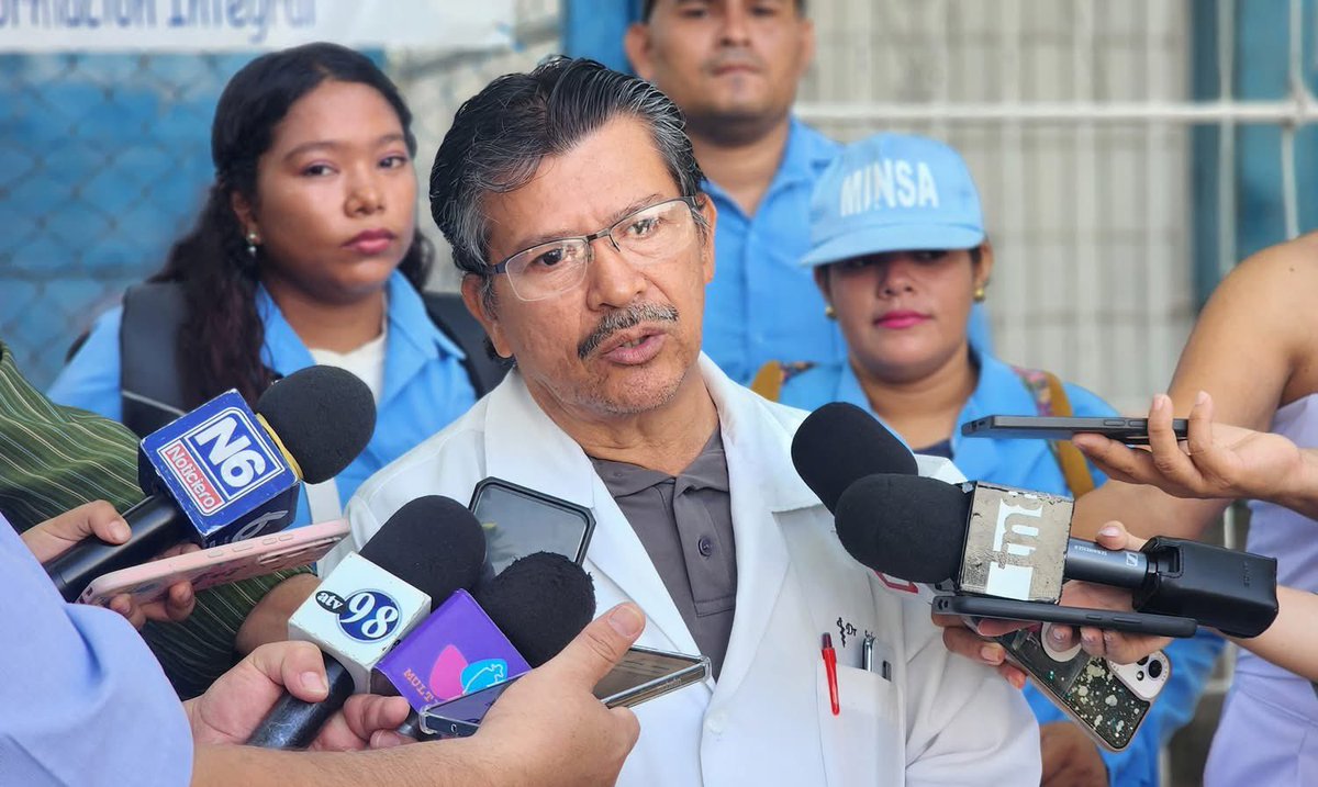 Plomo19792's tweet photo. #Nicaragua // Brigadistas del Ministerio de Salud realizan jornada de fumigación y abatización, durante visita casa a casa en el Barrio Cristo del Rosario de Managua, con el fin de prevenir enfermedades como dengue, zika y chikungunya.

@MinsaNicaragua @nuevaya 
@VivaNicaragua13 https://t.co/LvGzfi05Jj