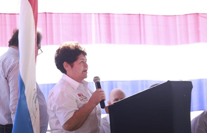 MIC_PY's tweet image. #MIC | “Este decreto asegura mercado y devuelve esperanza a miles de familias de cañicultores”

🤝 Ramona Vargas, representante de los cañicultores, destacó impacto en más de 250.000 familias. 

Nota completa: 🔗 goo.su/J7m2

#GobiernoDelParaguay