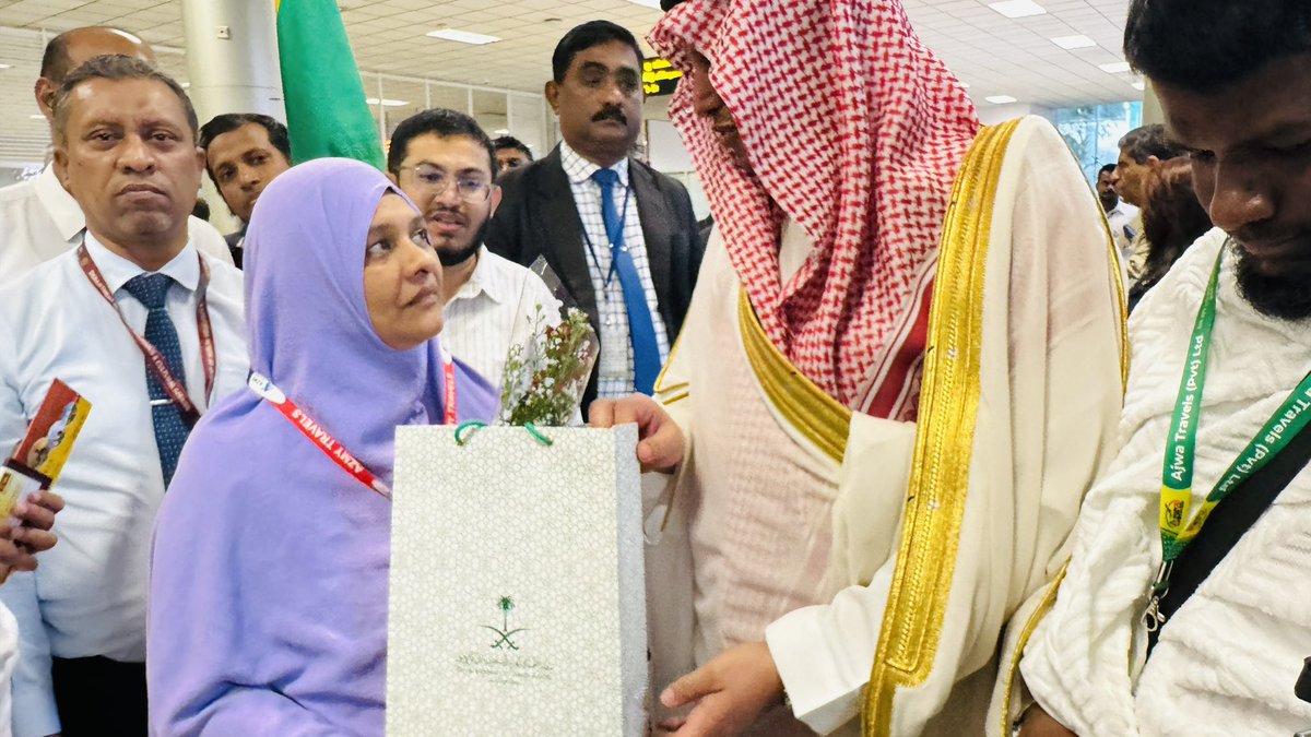 Vidiyallk's tweet image. #Saudi Ambassador to #SriLanka Khalid bin Hamoud Alkahtani was presented to bid farewell to the departing 🇱🇰 #Hajj2026 pilgrims to 🇸🇦. 

#Hajj is one of the five pillars of #Islam, and 3,500 of Sri Lankan Muslims travel to #Saudi each year to perform the annual pilgrimage.