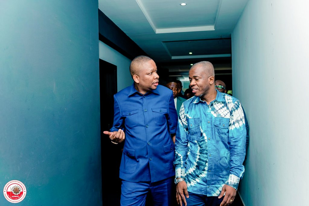 Jeancy_kabeya_'s tweet photo. 🔔 #RDC 🔴⚪UNC–UDPS 🔵⚪
Dans une dynamique résolument prospective et de consolidation du dialogue entre les structures juvéniles de l’UNC et de l’UDPS, le SG @BillyKambale1 5🌟 a tenu une séance de travail avec les deux leaders des jeunes #FNJ @yvesnswal et #LJ @BunkuluYves. https://t.co/pmWAZNl3Ij