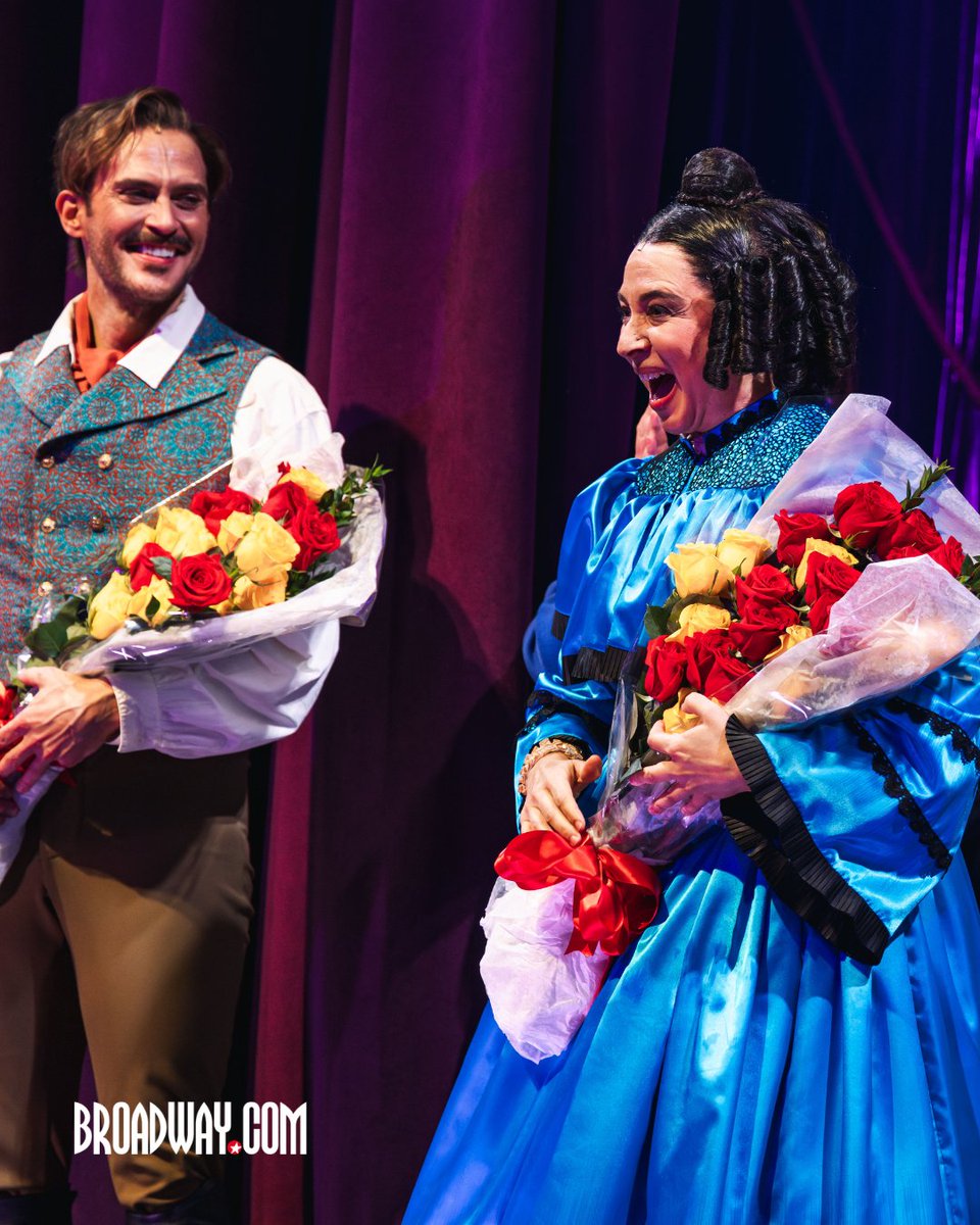 broadwaycom's tweet image. Maya Rudolph's Broadway debut dreams have come true! She stars in OH, MARY! as the titular Mary Todd Lincoln.

Get tickets to see Rudolph in her first Broadway role: bit.ly/3weaIw3

📸: Rebecca J Michelson

#broadway #ohmary #mayarudolph
