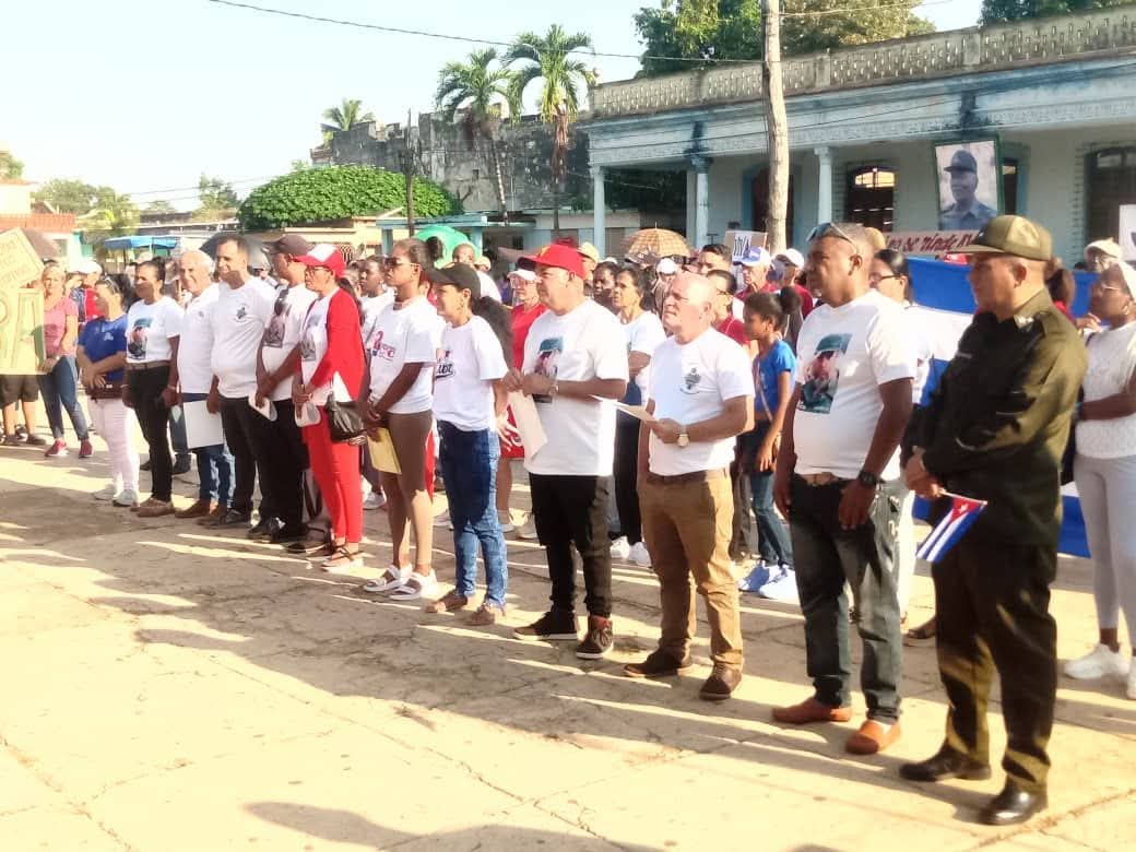 JuanAlbert96111's tweet photo. #LaPatriaSeDefiende en Perico marchamos y ratificamos nuestro compromiso eterno con nuestra Patria. #MatancerosEnVictoria https://t.co/tWVC77Dou7