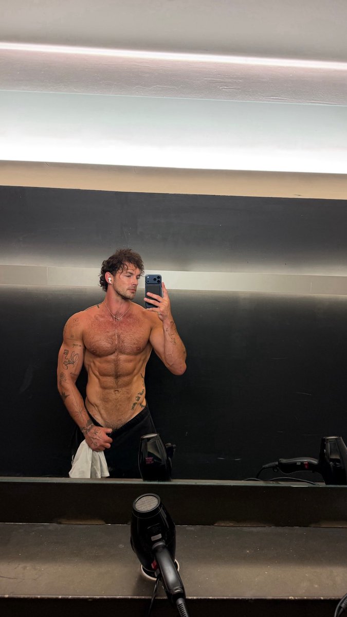 Christian Hogue tweet media