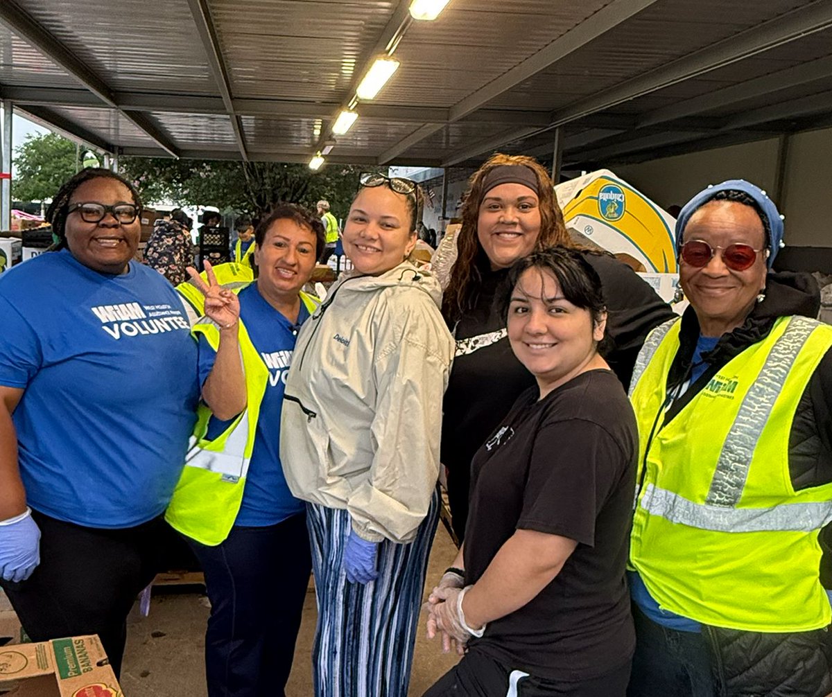 WHAMMinistries's tweet image. goods at a time when many are feeling the weight of rising costs and unexpected crises.

Join us next time out in the line of cars and kindness. Sign up to volunteer at buff.ly/lldvYgO

#FaithInAction #GiveBack #MakeaDifference #SocialAwareness #compassionate