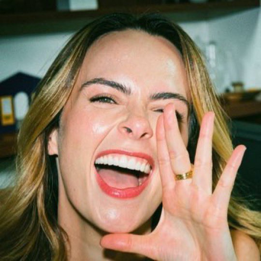 Renaults,  a Ana Paula está perdendo na categoria destaque social, Bora votar ! NÃO PODEMOS DEIXAR ELA PERDER..Confiram a primeira parcial da votação do #SECAwards 2026.
👉seriesemcena.com.br/parcial-da-vot…