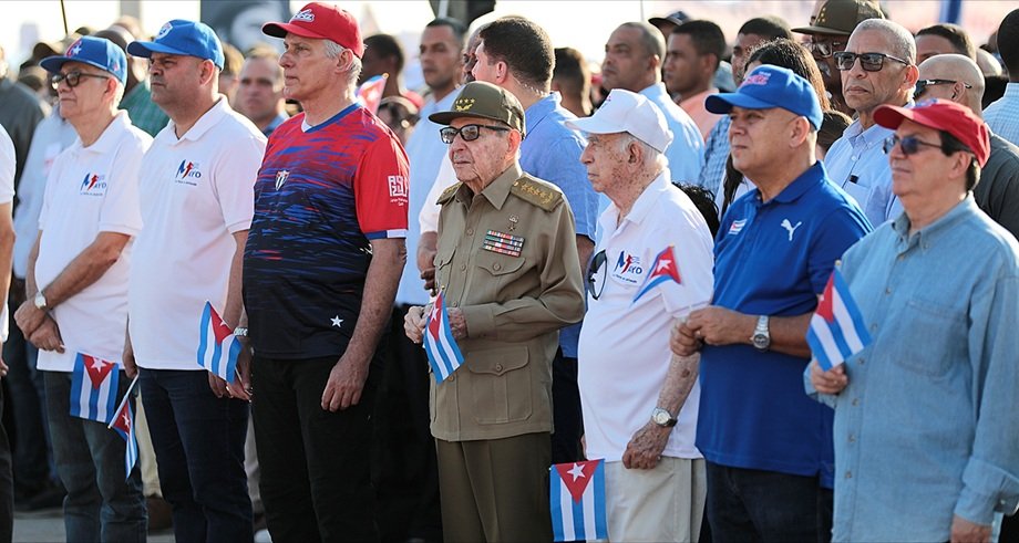 InesMChapman's tweet photo. El General de Ejército Raúl Castro Ruz, líder de la Revolución Cubana, y @DiazCanelB, presidieron hoy en la capital cubana el acto central por el Primero de Mayo en Cuba, celebración del “Día Internacional de los Trabajadores” en la Tribuna Antimperialista José Martí #UnidosXCuba https://t.co/XShKqOmqhc