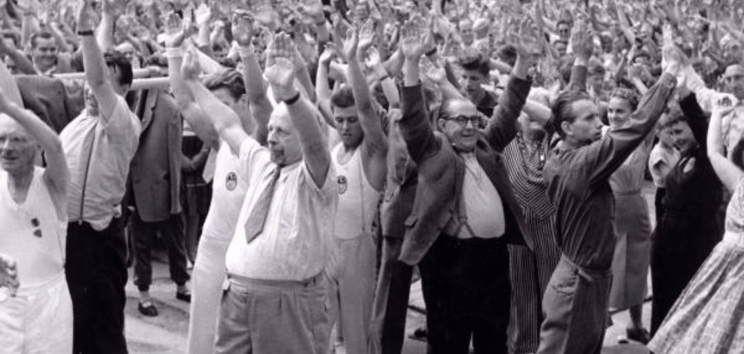 SpartacusRebell's tweet image. ✊🏻#WalterUlbricht #SED🚩
#DDR🚩🇩🇪
"Jeder treibt an jedem Ort mindestens einmal in der Woche Sport."