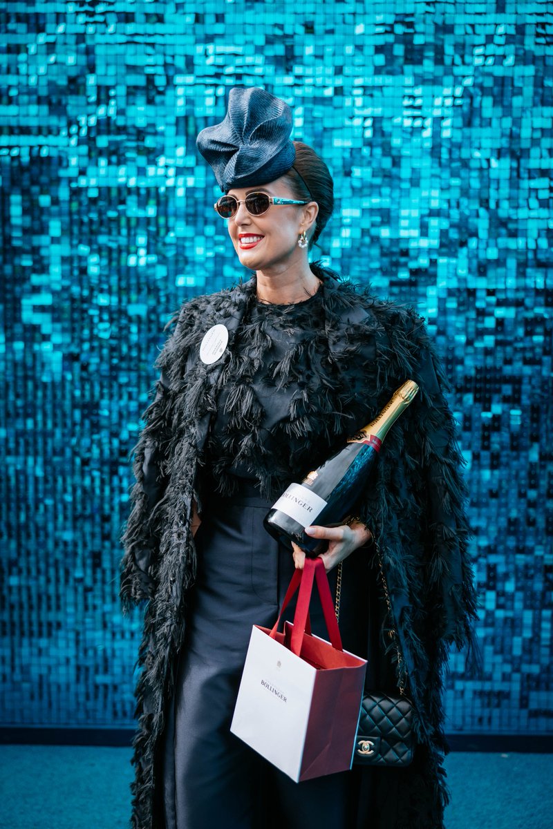 Longford_Leader's tweet image. 📷Longford woman Oniesa Owens is celebrating after she was named the winner of the Champagne Bollinger Best Dressed competition at Punchestown 📷 #ladiesday #punchestown