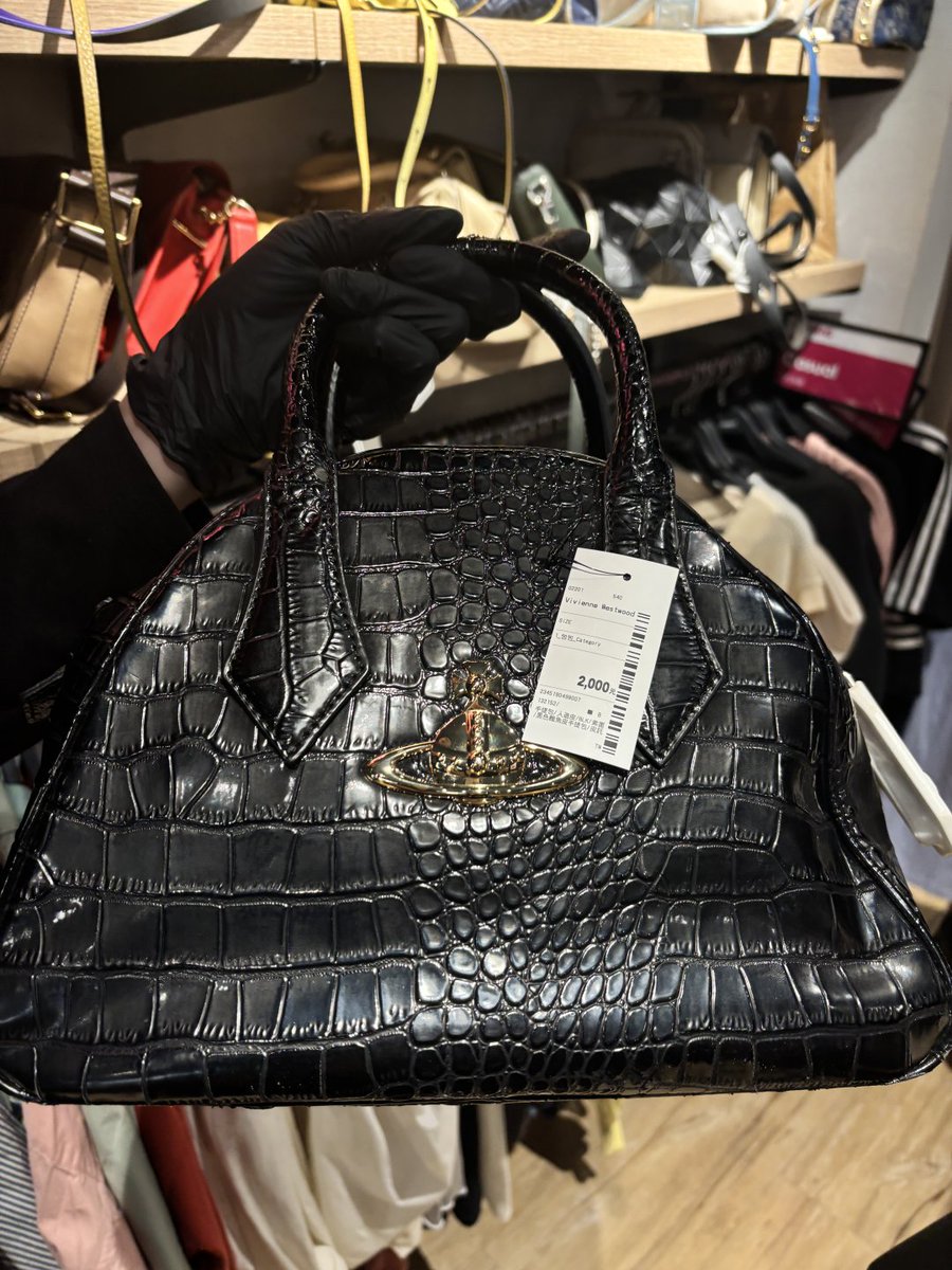 Vivienne Westwoodのバッグ クロコダイル風のデザインで高級感たっぷり