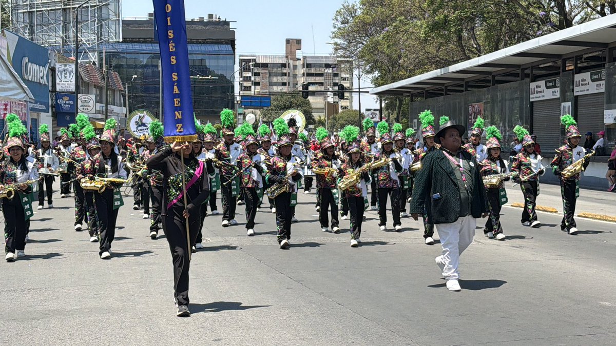 ISNNoticias's tweet photo. Miles de trabajadoras y trabajadores pertenecientes a @CTMPuebla encabezados por @leobardosoto llenan de alegría y color el desfile conmemorativo del Primero de #mayo en #Puebla las más de 300 empresas marcharon por mejoras salariales https://t.co/hsKml5YzP0