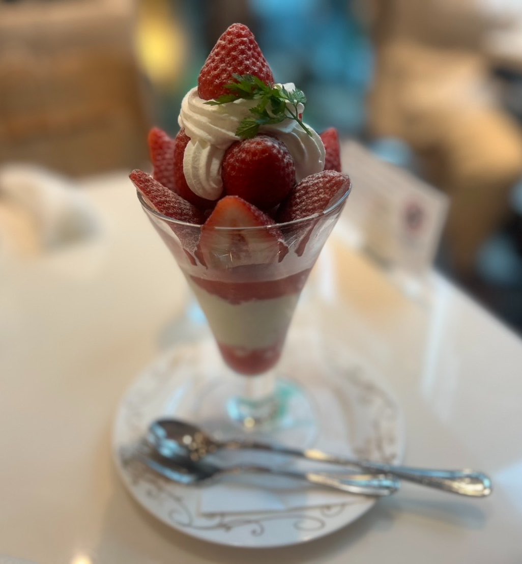 senanowa's tweet photo. ふふ銀座よかった〜♨️🍣🍓🍨 https://t.co/mVa7ja97GK