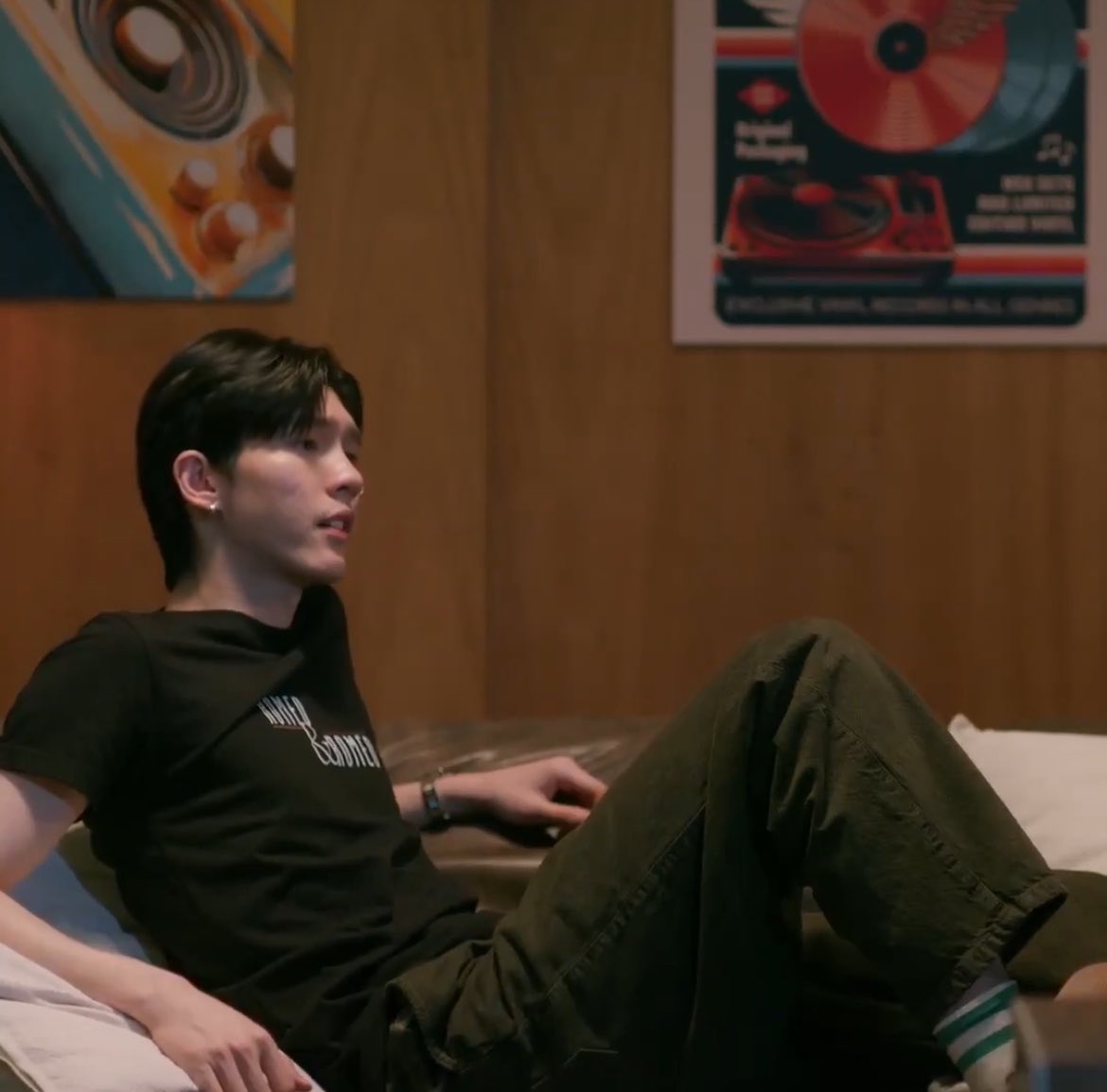 yasabml's tweet photo. Raffy has such self control cz i’d have jumped over him right there
#OnlyFriendsDreamOnEP10 #AouBoom https://t.co/8HiXXPngeG