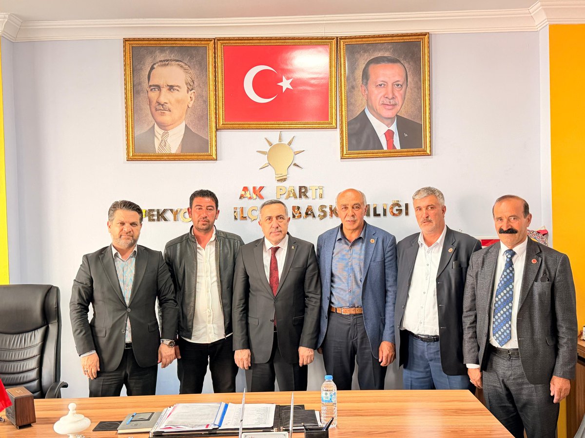 ipekyoluakparti's tweet photo. İl Başkanımız Sn. Abdulahat Arvas’ın katılımlarıyla, İlçe Başkanımız Sn. Yavuz Kuşan, 3 kademe teşkilatımız ve yol arkadaşlarımızla birlikte danışma meclisi toplantımızı gerçekleştirdik.
@abuyukgumus 
@MustafaAlkayis 
@Recep_ayd25 
@ArvasAbdulahat 
@YavuzKusanVan https://t.co/2RMpdKP3MR