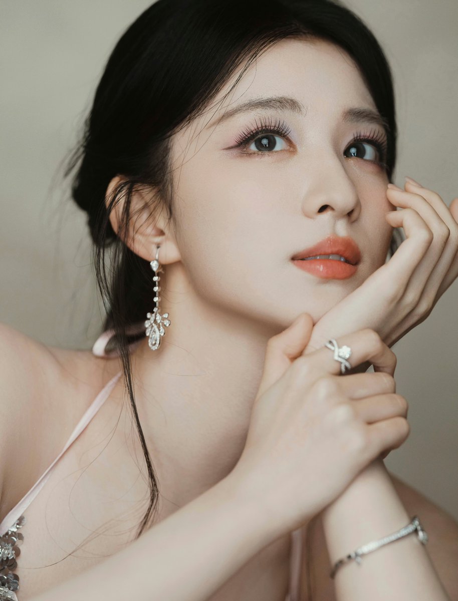 churanzip's tweet photo. Wang Churan on this day, 1 year ago. 💗 https://t.co/I6AugKLro4