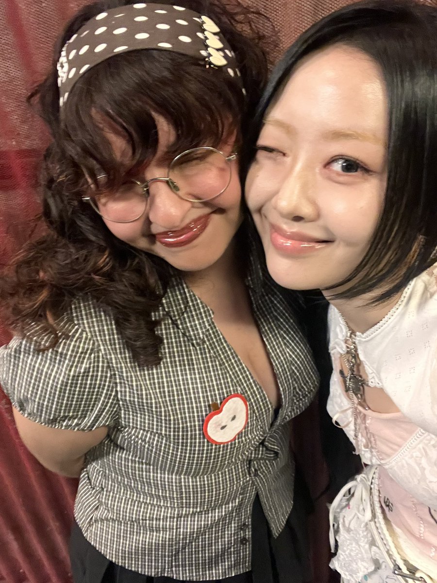 ash saw YVES 🍎 tweet media