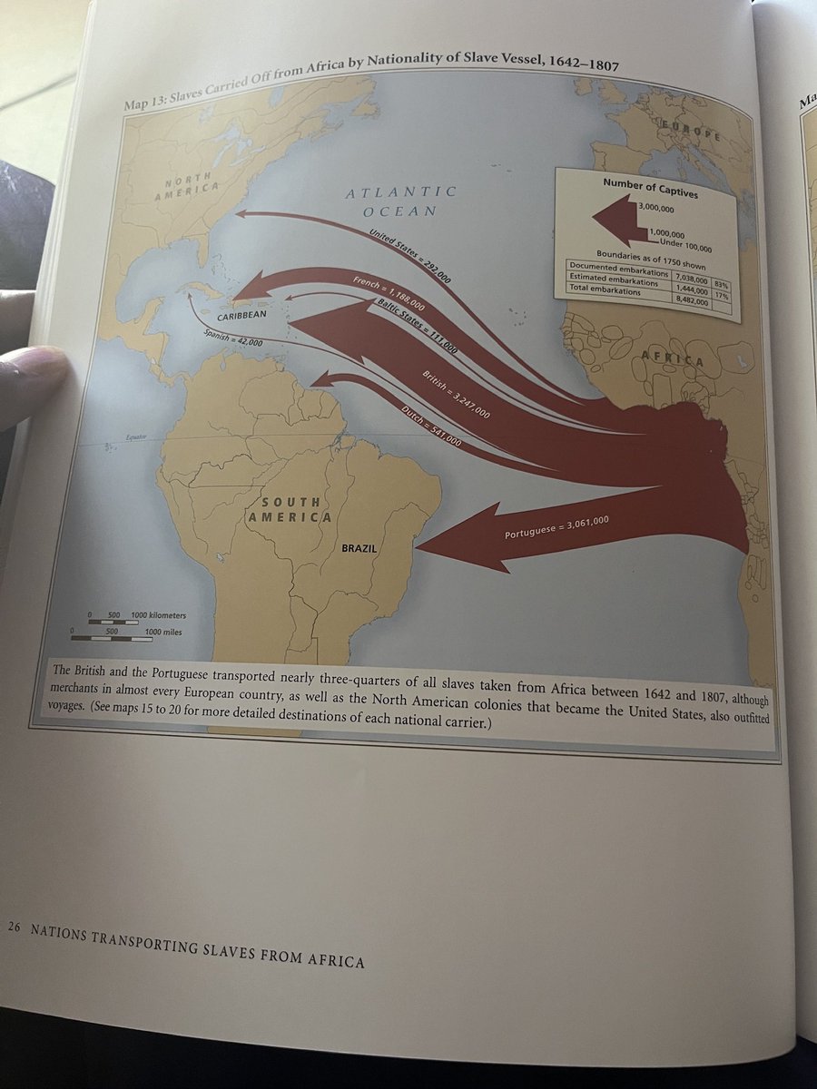 Les Britanniques et les Portugais ont transporté près des trois quarts de tous les esclaves emmenés d'Afrique entre 1642 et 1807, bien que les marchands de presque tous les pays européens, ainsi que les colonies d'Amérique du Nord qui sont devenues les États-Unis, aient également