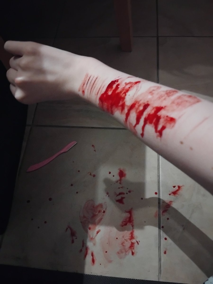 sakuraxce's tweet photo. Twitter ts is totally fake..🥹 #shed #sh #selfharm #blood https://t.co/wq2TNnTGvP