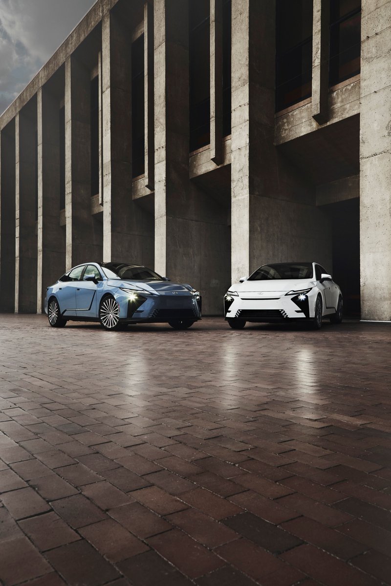 IMPRINT_ent's tweet image. 2026 Lexus ES 350H Hybrid joins battery-electric ES 350E, ES 500E in eighth-generation es lineup

imprintent.org/2026-lexus-es-…

#IMPRINTent #lexus #cars #hybridcars