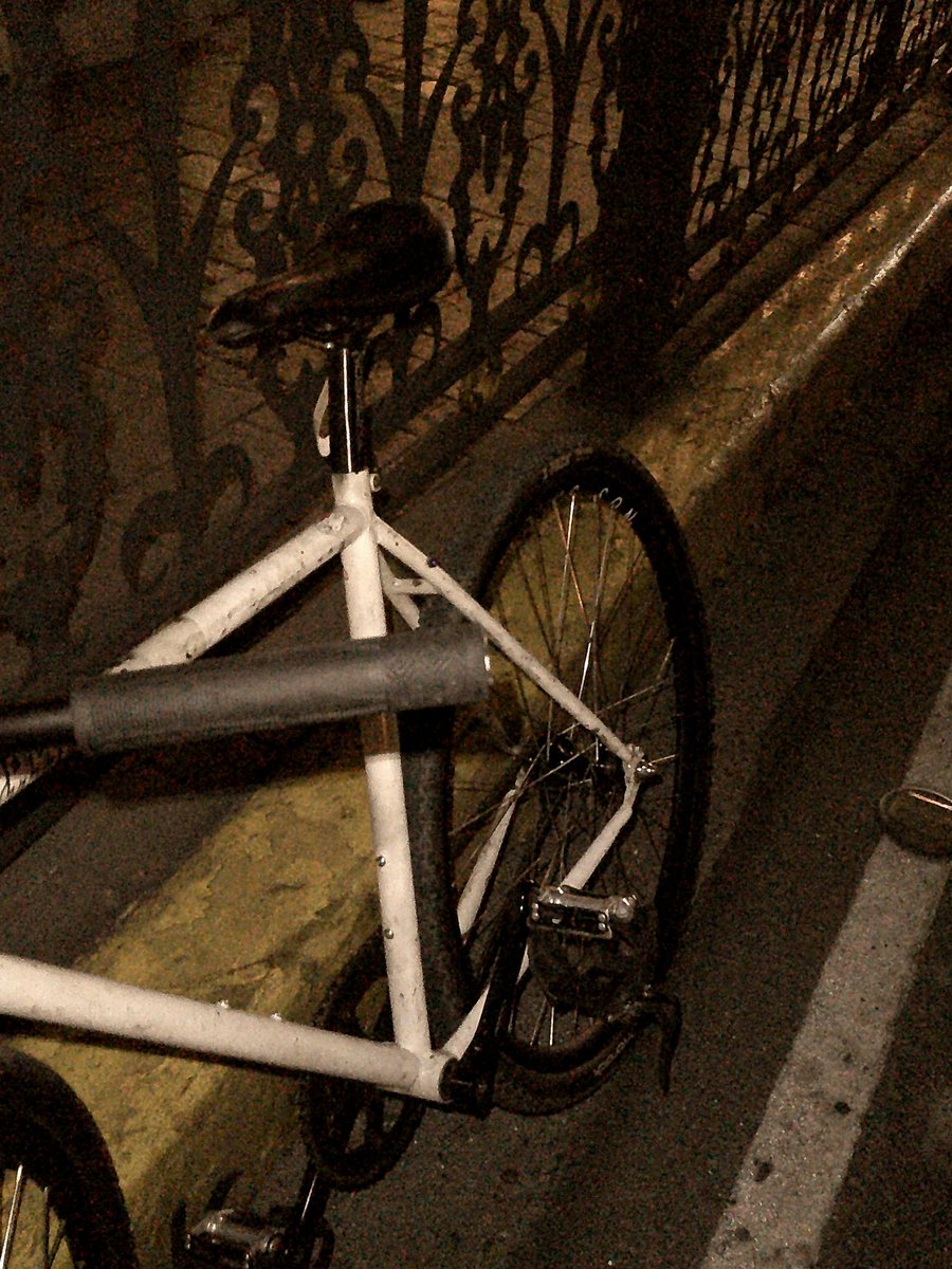 Aron_Fixed's tweet image. fixedgear

#fixedgear
#tracklocross