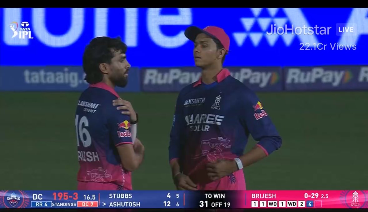 Maxi_targaryen's tweet photo. The way Jaiswal was yelling at Brijesh tells why he's not ready for captaincy. https://t.co/dBb1VislXV