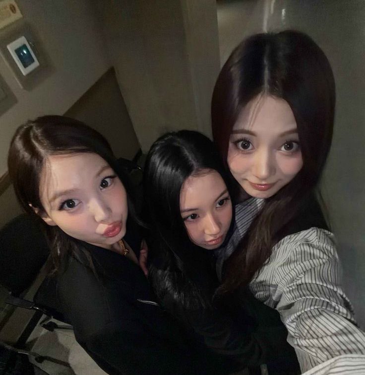daily bangtwice selca tweet media