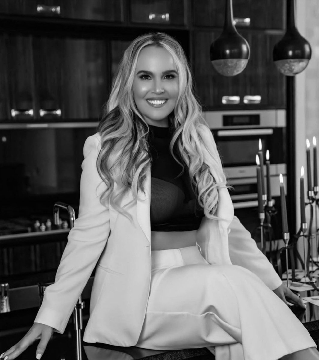 Kelly Lynn Adams tweet media