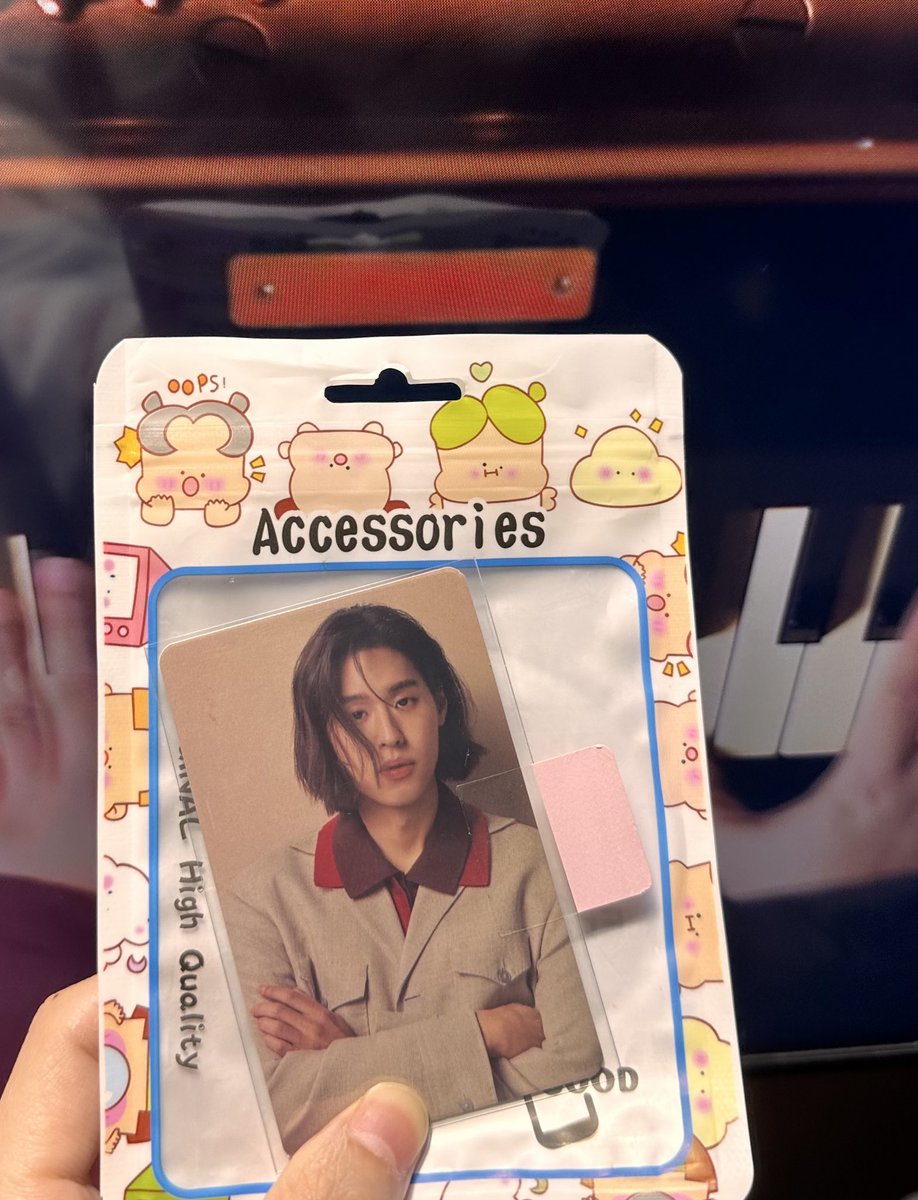 anttainment's tweet photo. ช่วยเพื่อนปล่อยการ์ดคอน Macau 500฿ รวมส่งค่ะ
#ตลาดนัดบิวกิ้นพีพี
#ตลาดนัดบกพพ #BILLKIN_FEELQUENCY_TOUR_IN_MACAU_D1 https://t.co/Bp4lDwXuX1