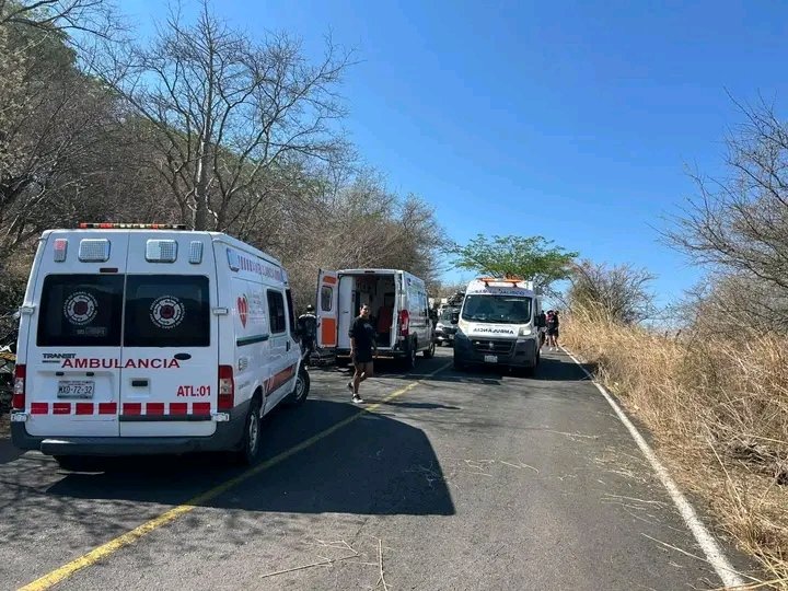 INFOChicon's tweet image. #Jalisco #Nayarit 📌
🚨Nueve personas sin vida y cuarenta heridos, fue el saldo que dejó la volcadura de un autobús, a la altura de la comunidad de Pie de Cuesta en Amatlan de Cañas; ubicado en los límites de Nayarit y Jalisco.
@GN_Carreteras

#INFOChiconcuautlaDigital 📰💯