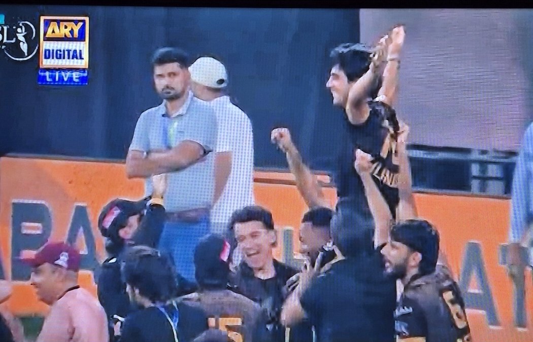 SajSadiqCricket's tweet image. You will not see a better last over than what Hunain Shah has just bowled.

Perfect yorker after yorker.

6 required off the last over and he conceded only 3 runs
#PSL11 #Cricket #HKvIU