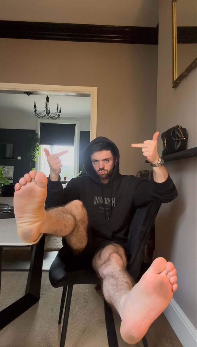 WornAllday's tweet photo. Who’s wallet is going to get drained tonight , you pay pigs better be ready 

Sweaty feet 😈 💦 

#onlyfans #paypig #findom #cashmaster #socks #feet #feetfetısh #feetworshi̇p #tastetheses https://t.co/t1rUeEvEBY