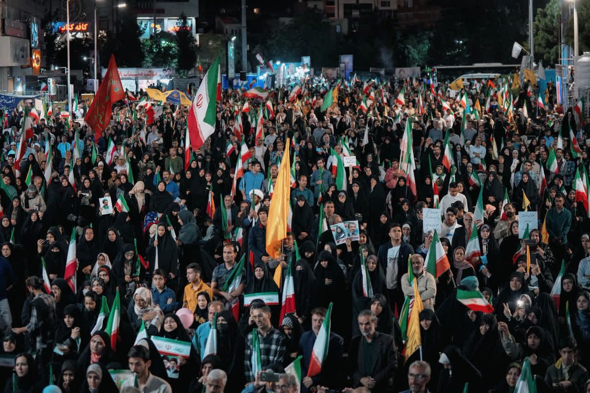 پیرمرد ریشسفید کرمان با دستانی لرزان سجده شکر به جای آورد
#جان_کرمان