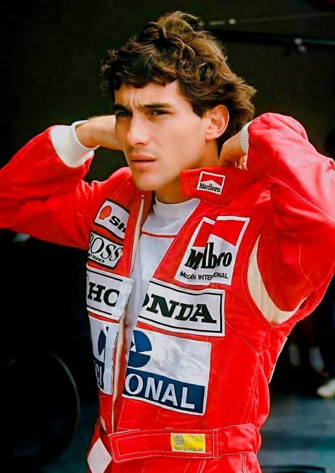 MassimoSertori_'s tweet image. 🏎️🤍 Il primo maggio del 1994, 32 anni fa, moriva sul circuito di Imola Ayrton Senna, uno dei più grandi e amati #pilota della storia della Formula 1.

Un talento diventato leggenda. Ayrton non verrà mai dimenticato.

#ayrtonsenna #1maggio #Formula1
