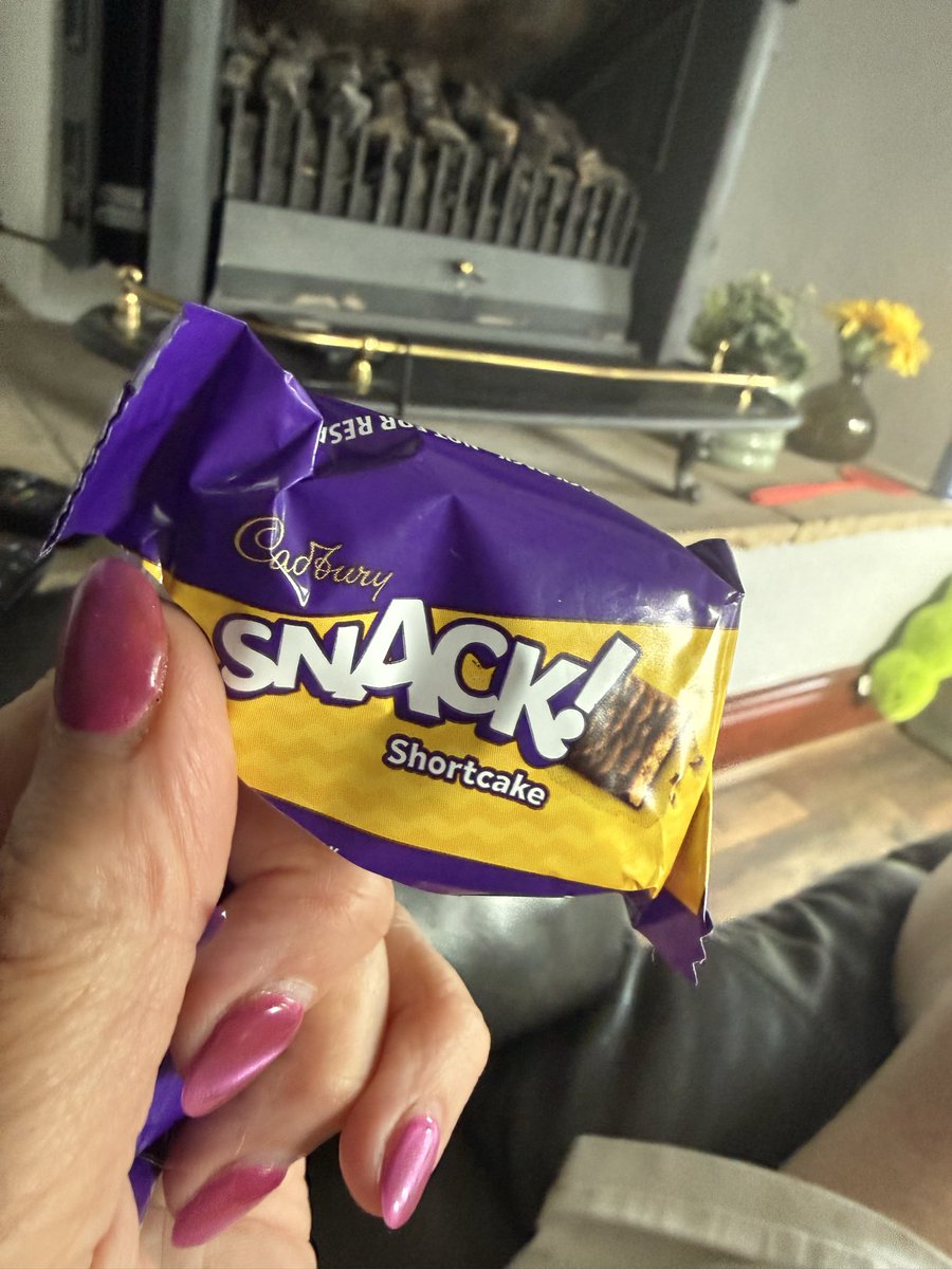 Roo28980784945's tweet image. @CadburyUK I don’t know what you’ve done to your biscuits and chocolate but these used to be my favourite and today I threw them in the bin 🤮🤮#cadburys #chocolate #ruined #cocoa