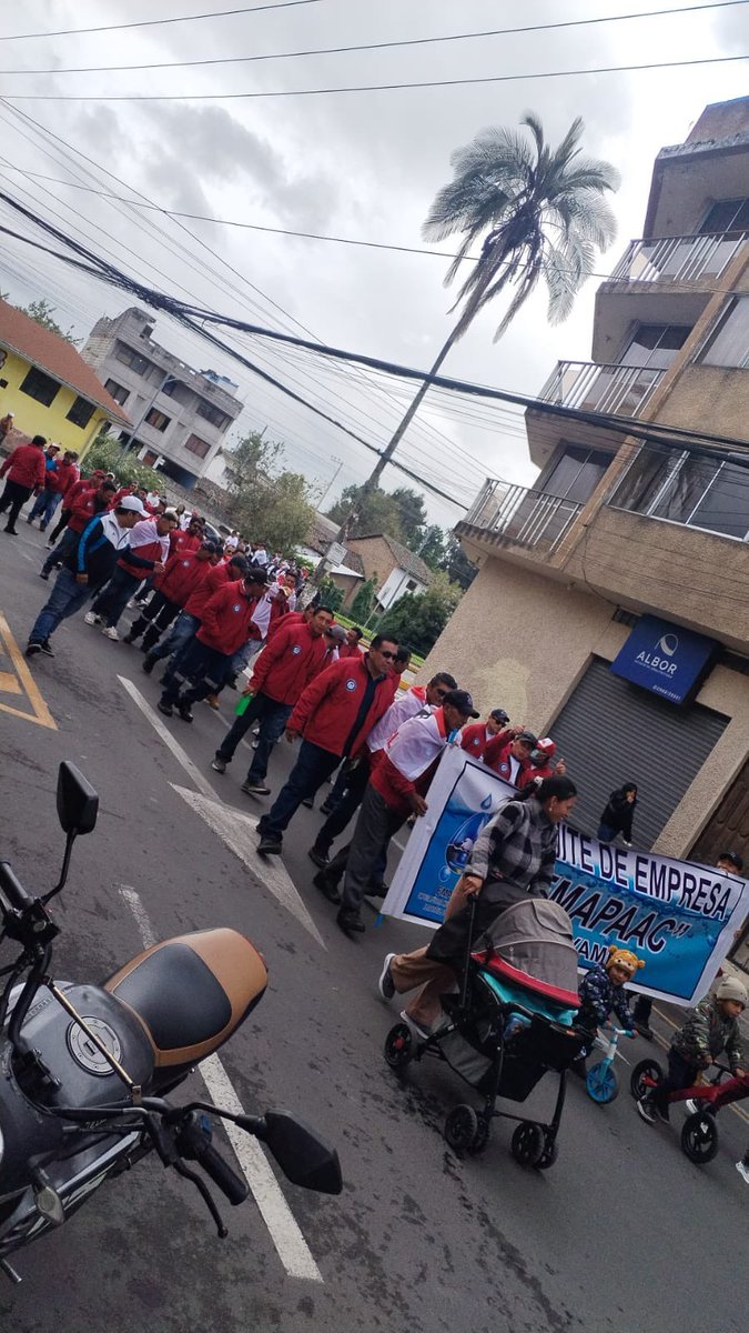 prensaceosl's tweet photo. Desde Cayambe 🚩🔥
El Sindicato Único de Trabajadores Municipales de Cayambe se hace presente este #1DeMayo con fuerza, unidad y dignidad.
Aunque intenten imponer miedo con policías en las calles, el pueblo trabajador responde marchando por sus derechos. ✊
#CEOSL #Cayambe #ElPuebloEnLaLucha #NoTenemosMiedo #TrabajoDigno