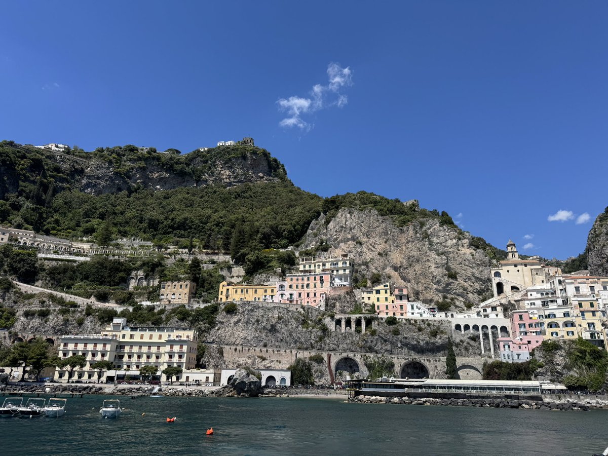 AMCatKY's tweet photo. Ciao dall'Italia (Hello from Italy 🇮🇹) https://t.co/8XaJZ8VXrP