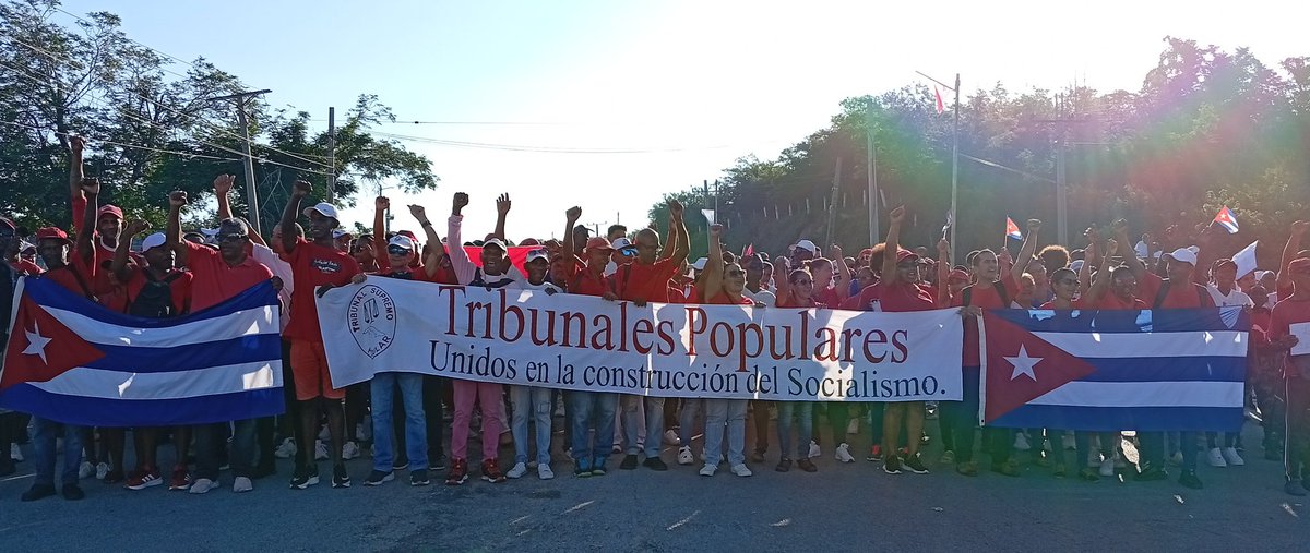 AdianisRoman's tweet photo. El TppSantiagocuba marchó este #1deMayo reafirmando compromiso con la justicia y la defensa de la Patria.
#LaPatriaSeDefiende #SantiagodeCuba
@LaCmkc @issita_01 @CMKC_Deportes @OscarRuano77827 https://t.co/7gM5iHcVzB