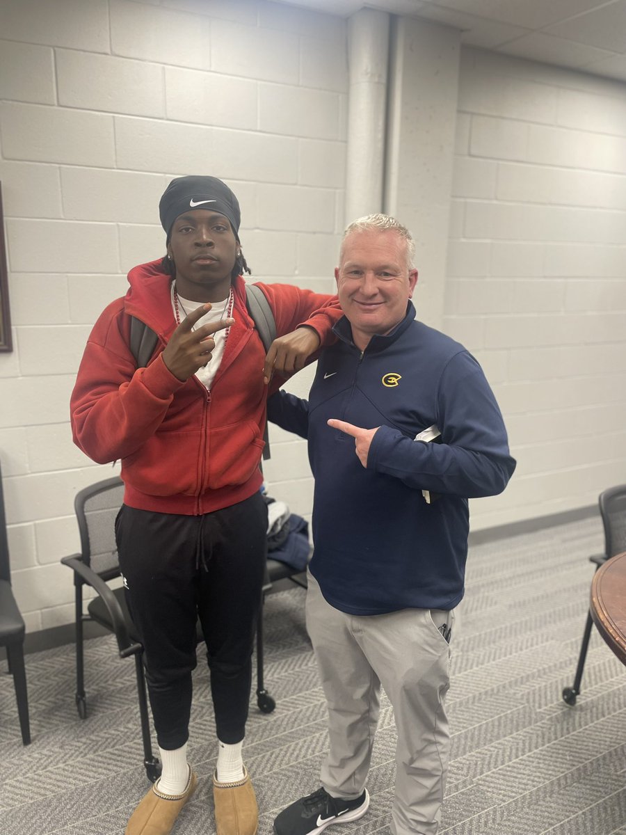 SWEEZYYY_'s tweet photo. Thank you @CoachO_UW for coming to our school to talk with us for a little while https://t.co/xDtHQOCH2p