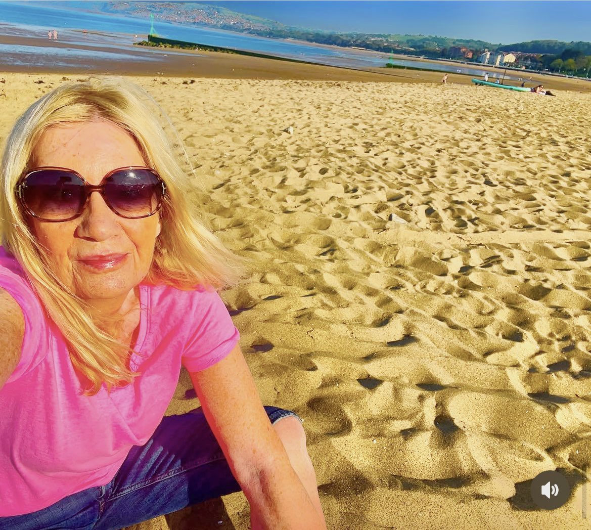 ShesfromWales's tweet photo. Happy first of May!💖flashback Friday😊this was taken last year on the first of May on a hot sunny day on the north Wales coast but this May day it’s been mainly non stop rain here ☔️plenty of sunshine on the way though🌞☀️⛅️🕶️#mayday #IMay #happymayday #wales #flashbackfriday https://t.co/6BjrvETXdW