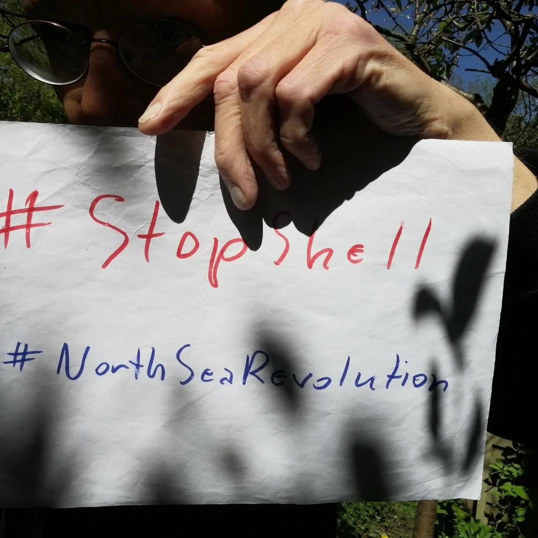 endelstamberg's tweet image. Hi @KaoHua3, 
I stand with you to #StopShell!
I nominate every person under this tweet.
It's URGENT: 
@shell
plans to leave parts of old oil platform with 11,000 tonnes of oil and toxicwaste in the #NorthSea.  
@Greenpeace