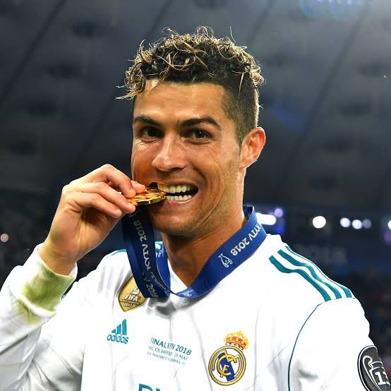 KDCGlobal_'s tweet photo. 🇧🇷 Neymar's best UCL year: 10 goals
🇳🇴 Haaland’s best UCL year: 12 goals
🇦🇷 Messi’s best UCL year: 14 goals
🇵🇱 Lewandowski's best UCL year :15 goals
🇫🇷 Benzema's best UCL year :15 goals
🇫🇷 Mbappe's best UCL year: 15 goals
🇵🇹 Ronaldo's 3rd best UCL year :15 goals
🇵🇹 Ronaldo's 2nd best UCL year :16 goals
🇵🇹 Ronaldo's best UCL year :17 goals

Still Mr. Champions League! ⚽