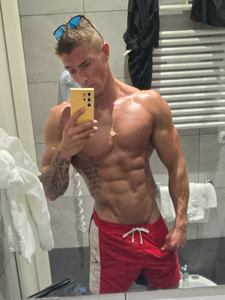 zahry fitness model tweet media