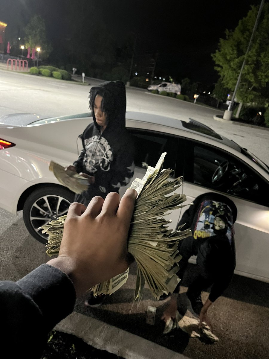 ineedrackss's tweet photo. My heart been tired im slaving myself tryna get rich‼️ https://t.co/8PwD1FD3eU