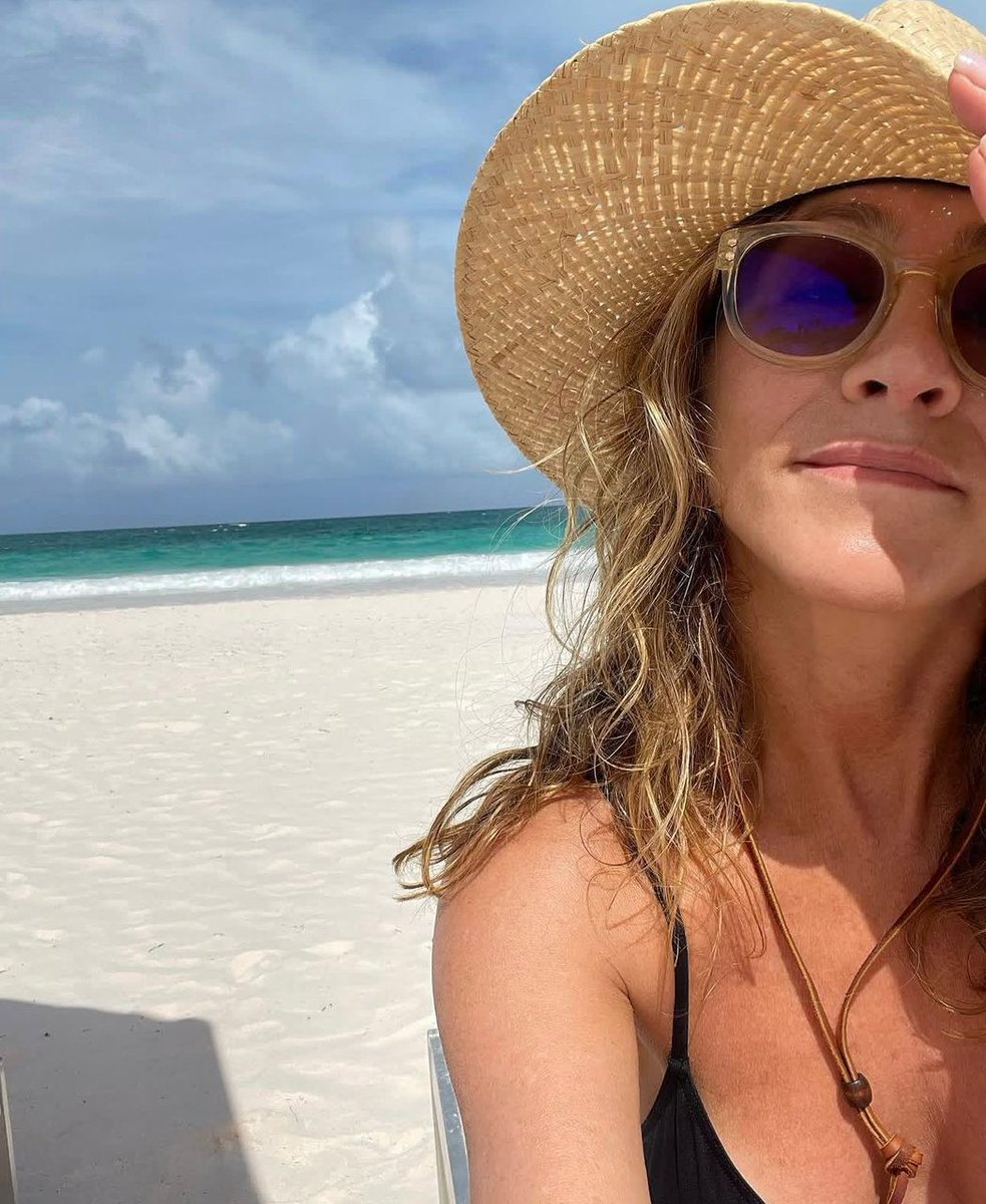 Jennifer Aniston tweet media