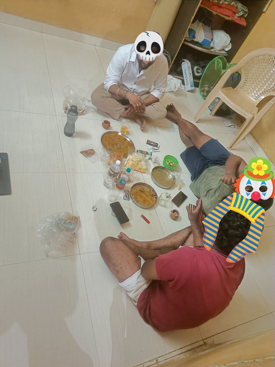 herekarthik's tweet photo. 🐿️ Frnd ~ டேய் இன்னும் 2 ஓவர் தான் இருக்கு யாரு win பண்ணுவா?

Bells ~ DMK தான் 🔥

Lol 😂
#iplclicks #DMK https://t.co/zLlnNnWUyd