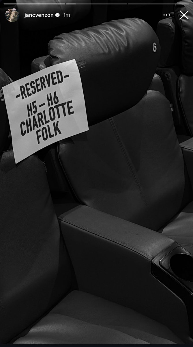 charlottesquad_'s tweet photo. charlotte’s new instagram story update 

link: https://t.co/9gkTAvO9mv

🥹💙 https://t.co/lMQkusnYGj
