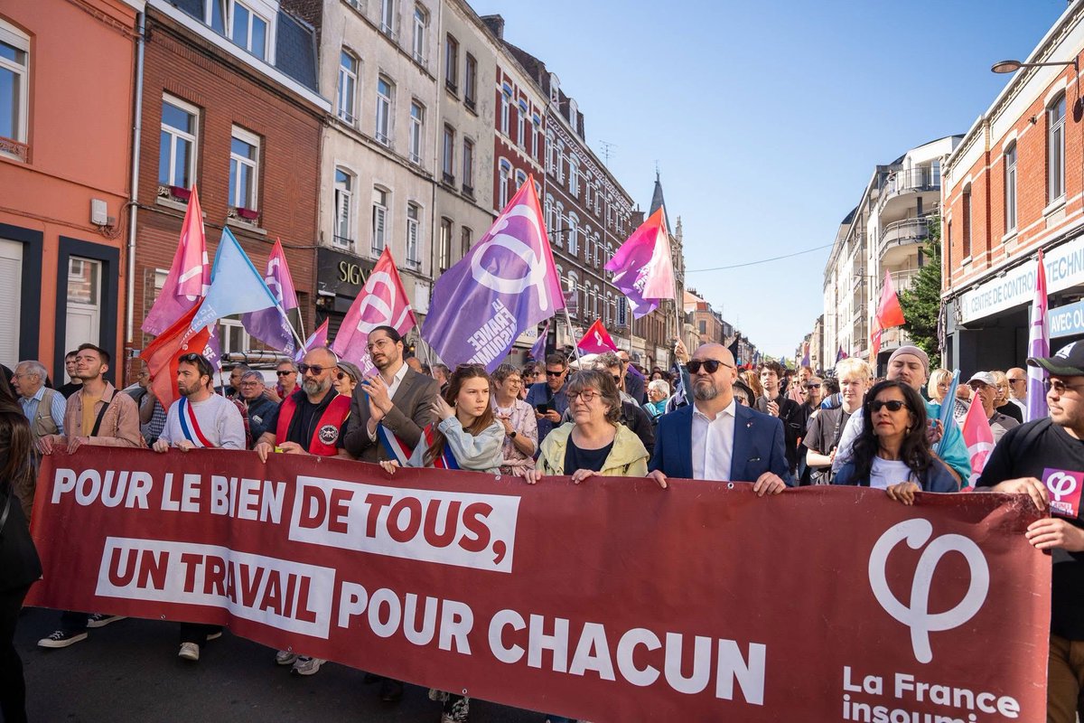 ClementLbnd's tweet photo. Magnifique mobilisation à Lille pour ce 1er mai qui est et restera férié, chômé et payé ! 

Dans un an, nous serons débarrassés de la macronie et leur politique de casse sociale.

Un an pour continuer à construire la force populaire en capacité de l’emporter ! https://t.co/afzppmQRhB