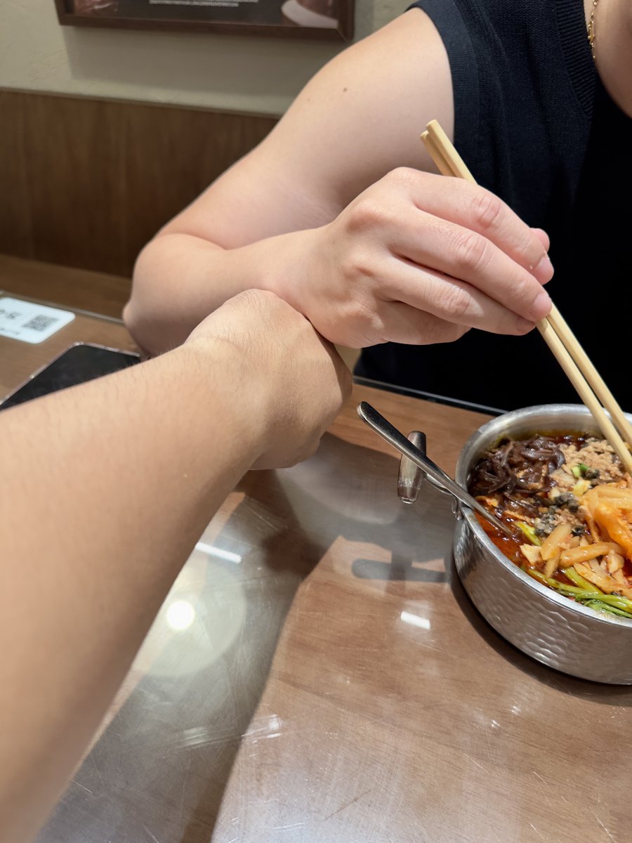 clamped's tweet photo. 白皮肌肉伪1:
“你是这十年内第一个给我草��的” https://t.co/sPtcDp5QSz