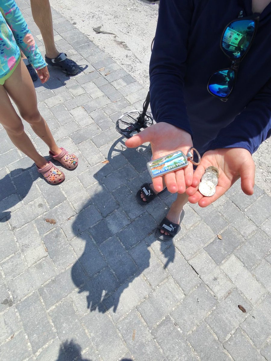 Beach Metal Detectives tweet media