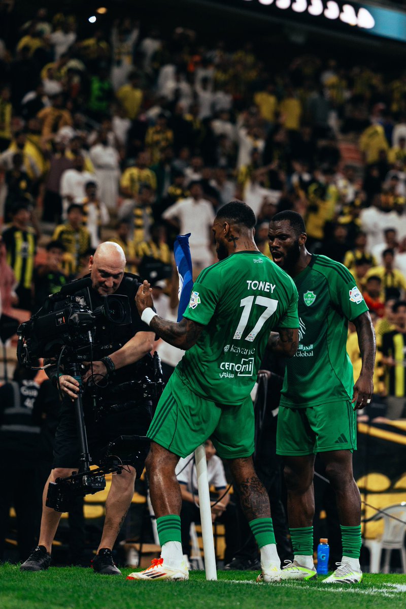 بطل النخبتين 🏆🏆 2Pac || B2B tweet media